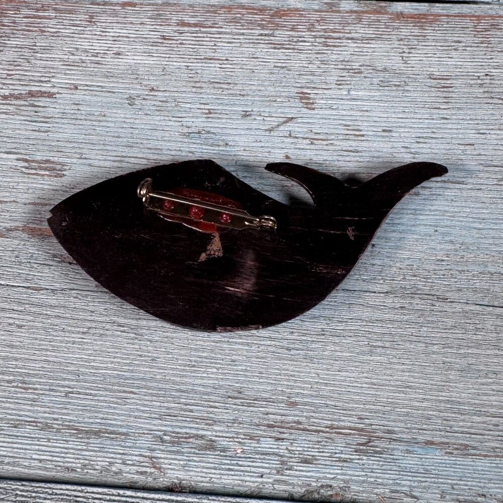 Vintage Hand Carved Buffalo Horn Fish Brooch Pin Mid Century Folk Art Inlaid Eye - Picture 3 of 6